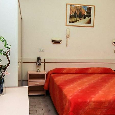 Hotel Manu Римини Экстерьер фото