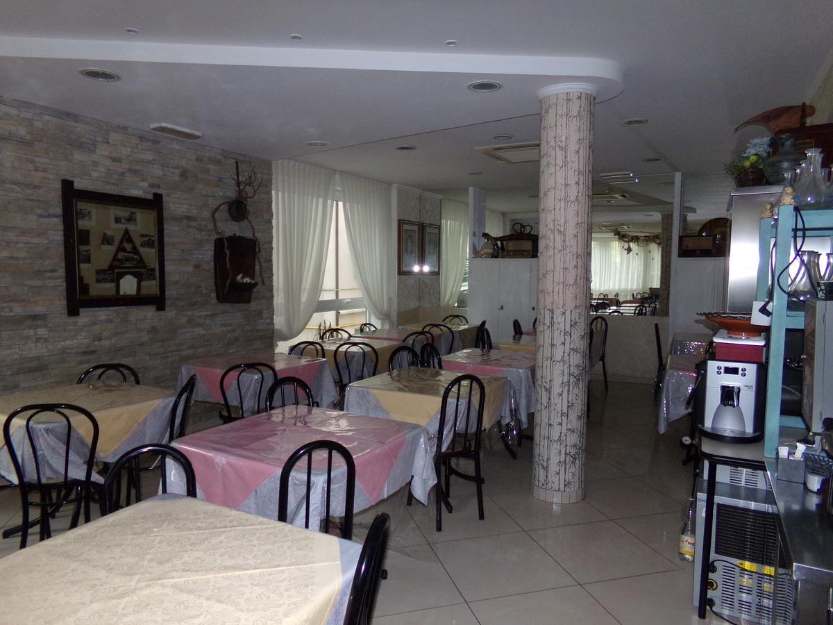 Hotel Manu Римини Экстерьер фото