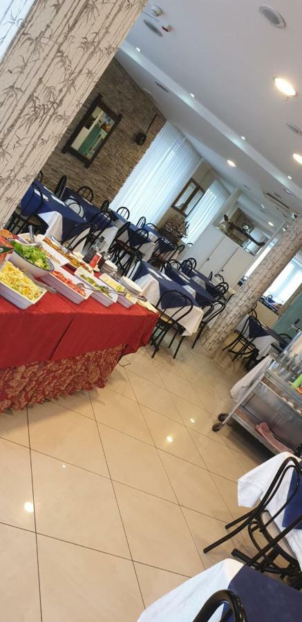 Hotel Manu Римини Экстерьер фото