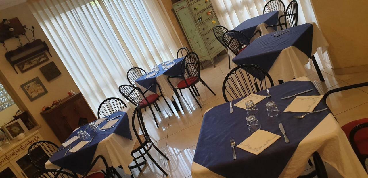Hotel Manu Римини Экстерьер фото