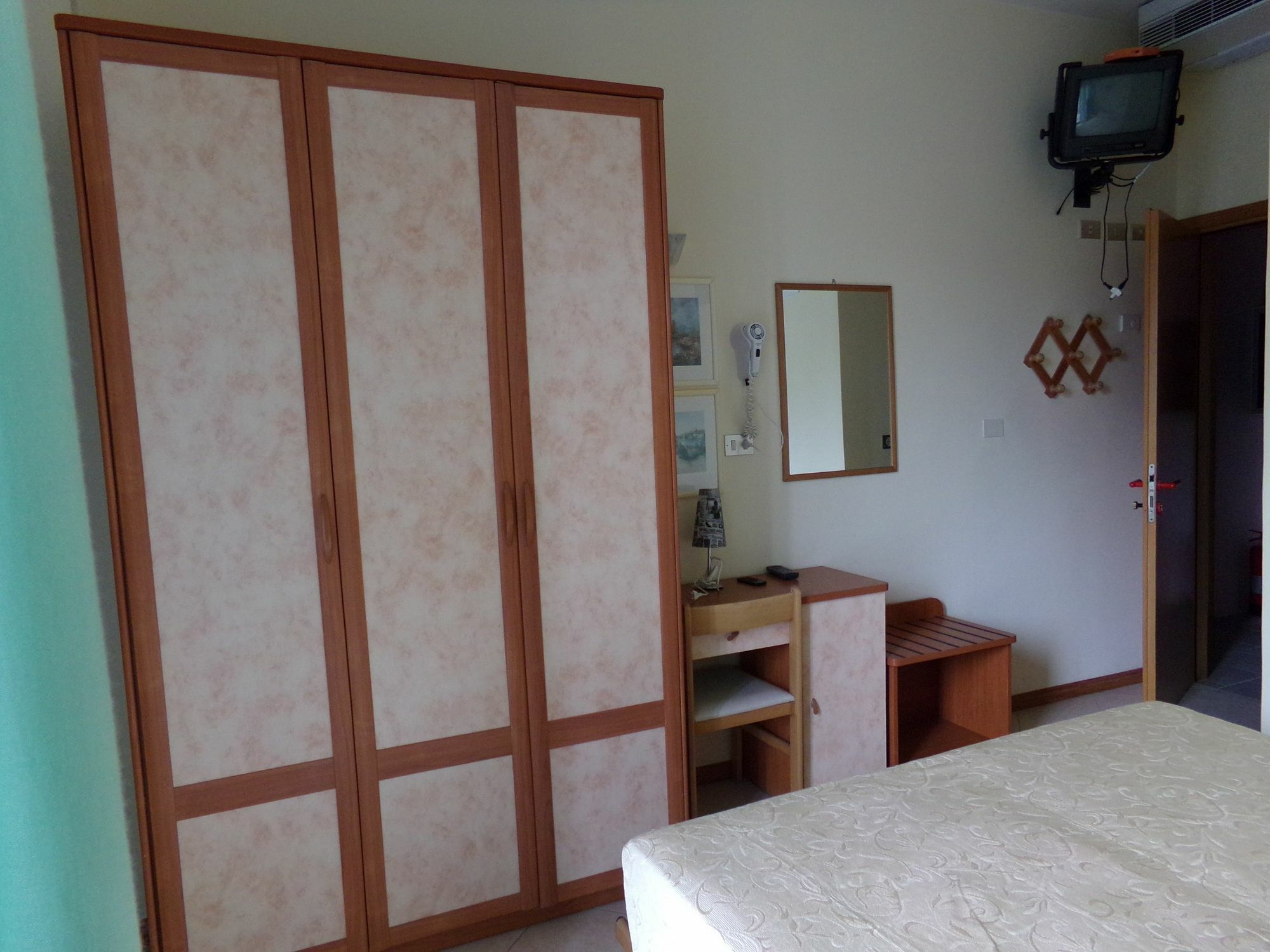Hotel Manu Римини Экстерьер фото